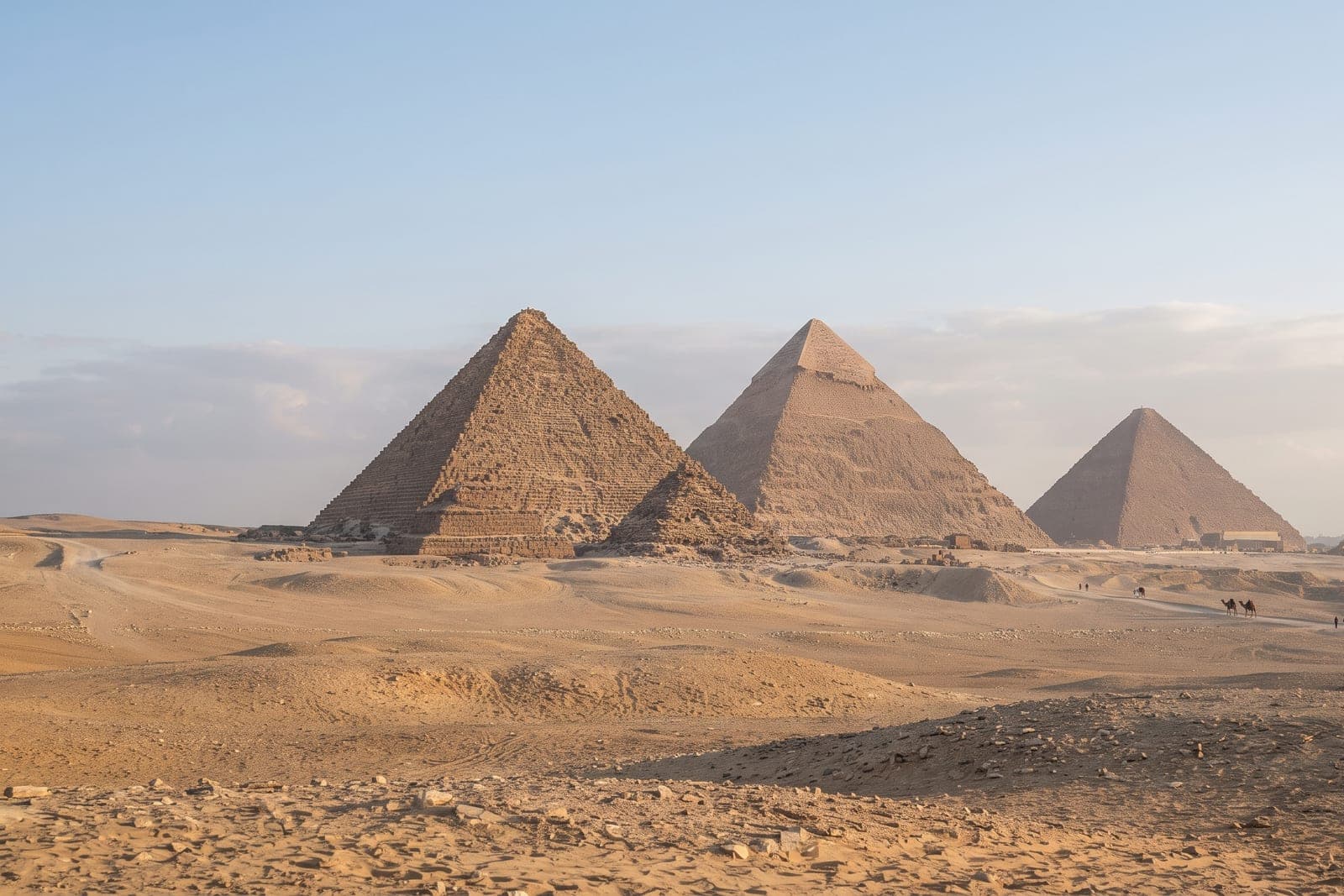 Grand Sphinx et pyramide de Khéphren à Gizeh près du Caire